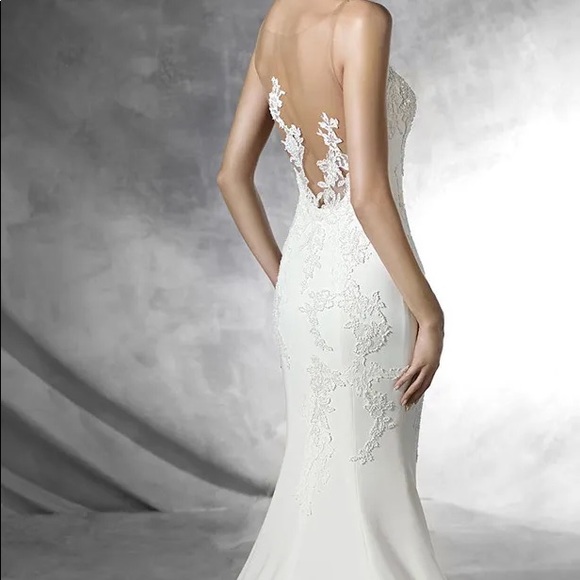 ✨Pronovias Wedding Dress • Atelier 2016 Collection ✨ - Picture 4 of 16